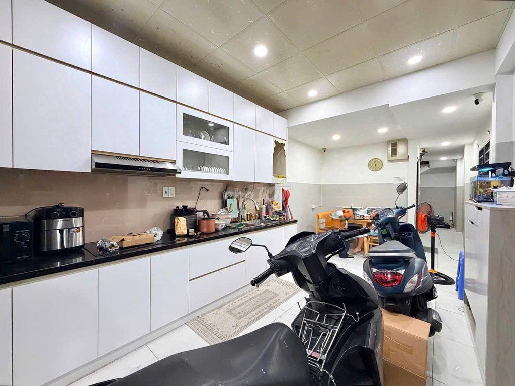 Bán gấp nhà Kế Đại học Ngoại Thương – 42m² – 5 tầng – Thang máy