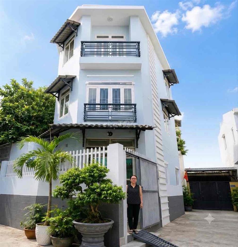 vip gò vấp 2 mặt tiền hẻm cách đường 30 m