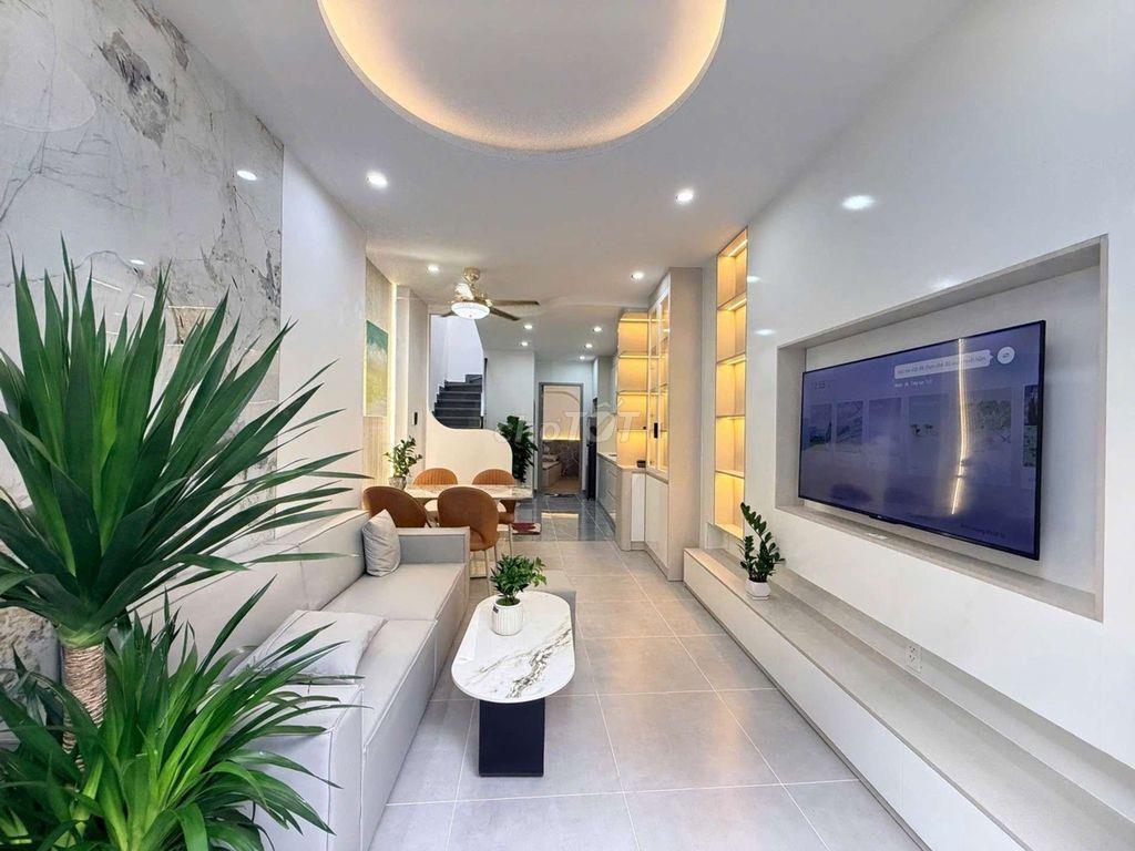 NHÀ MỚI FULL NỘI THẤT – GIÁ 6,95 TỶ – SÁT QUẬN 1