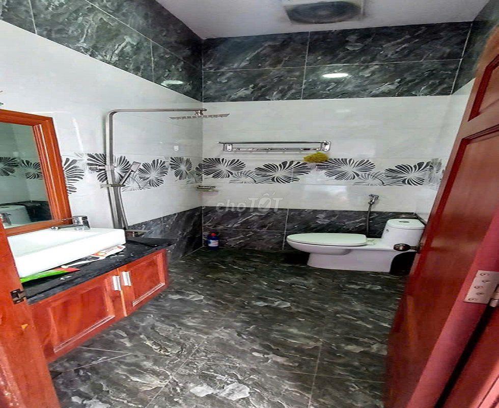 Nhà MT KD ngay Nguyễn Ảnh Thủ, P. Trung Mỹ Tây, TP HCM, 138m2, 5 tầng
