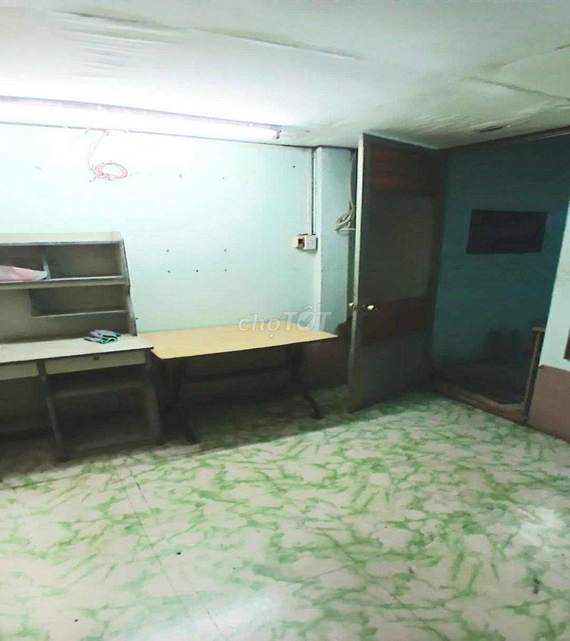 Bán nhà HXH nhỏ Trần Nhân Tôn, P9, Q5, 50m², 2 tầng, giá rẻ.