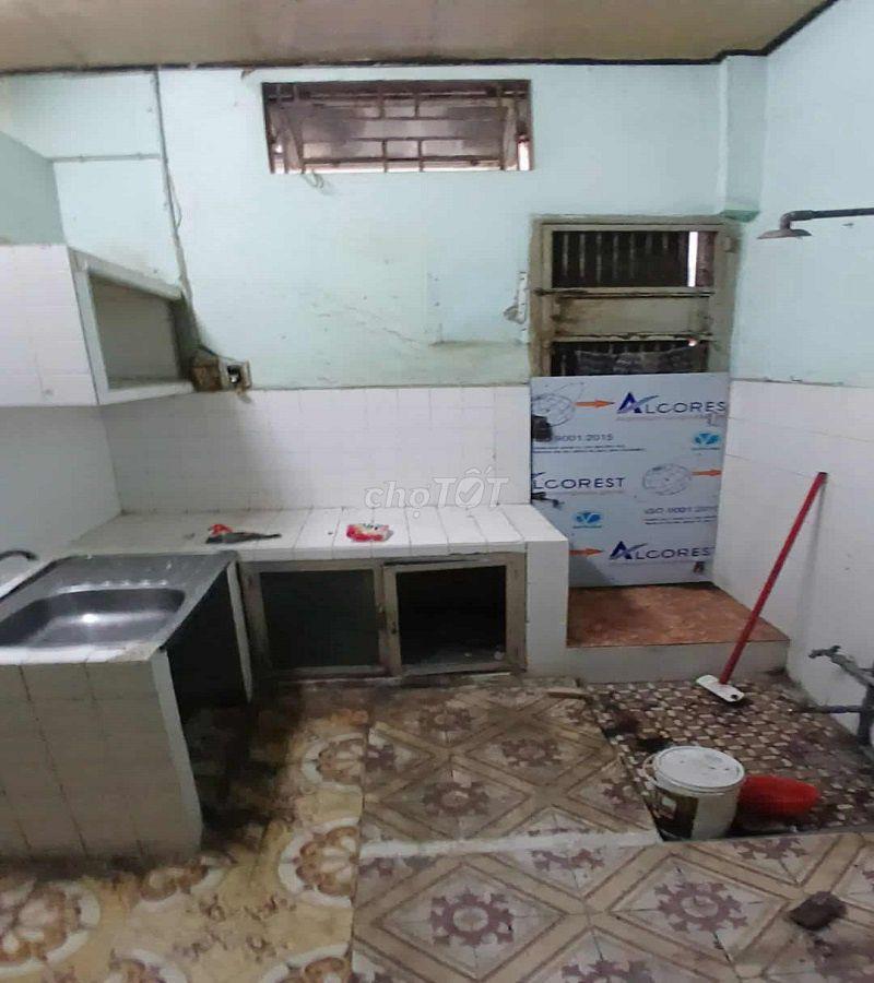 Bán nhà HXH nhỏ Trần Nhân Tôn, P9, Q5, 50m², 2 tầng, giá rẻ.