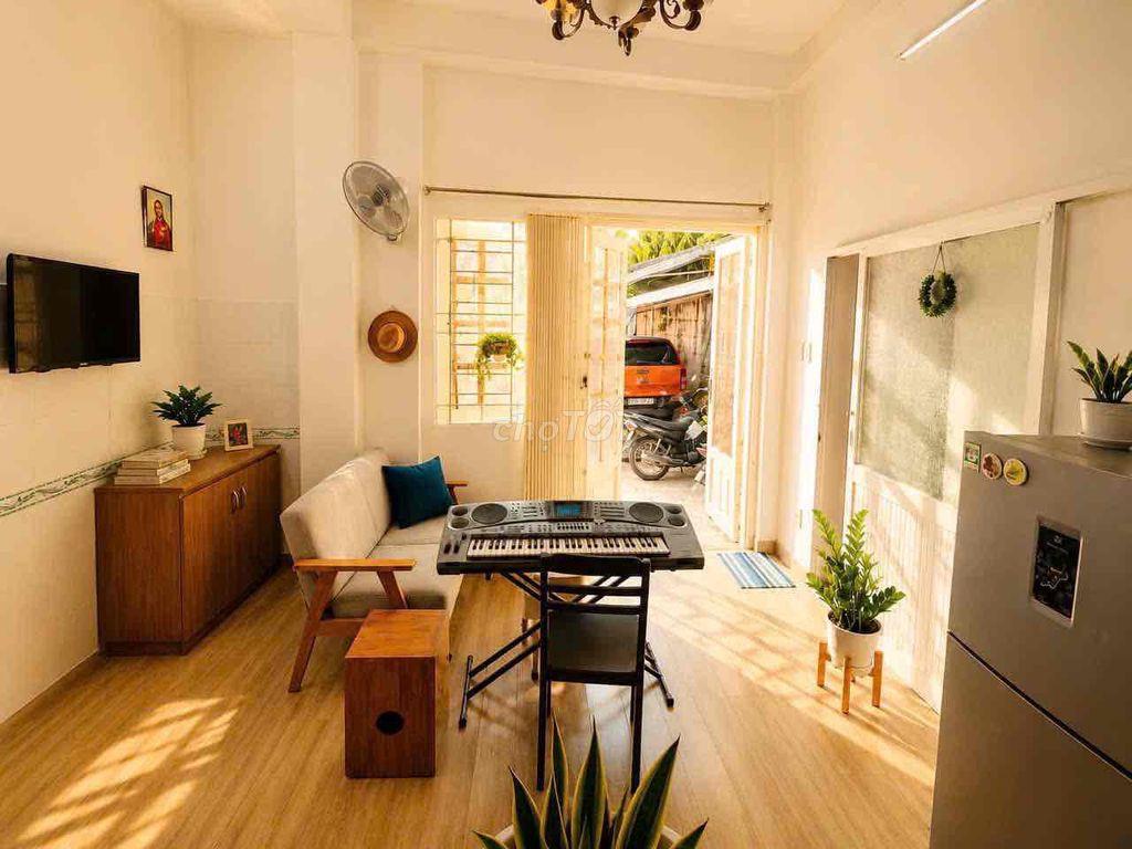 Hoàng Diệu, Phú Nhuận, 111m2 chưa trừ sân, ngang 6.3m nở hậu 7.3m, phá