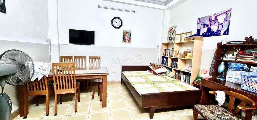 Quận 10 Không Thiếu Nhà. Một Căn Ngang Gần 6m, Ô Tô Vào Nhà