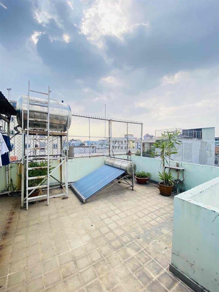 Quận 10 Không Thiếu Nhà. Một Căn Ngang Gần 6m, Ô Tô Vào Nhà