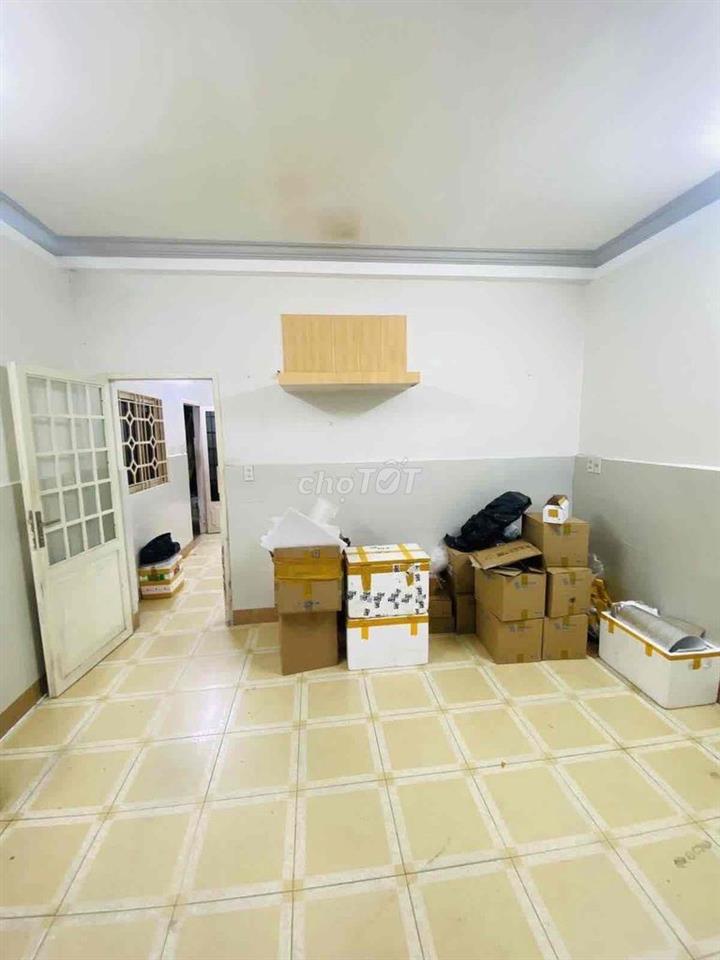 Quận 10 Không Thiếu Nhà. Một Căn Ngang Gần 6m, Ô Tô Vào Nhà