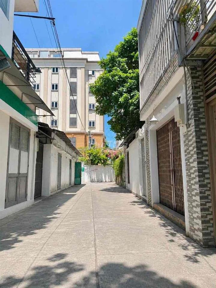 Quận 10 Không Thiếu Nhà. Một Căn Ngang Gần 6m, Ô Tô Vào Nhà