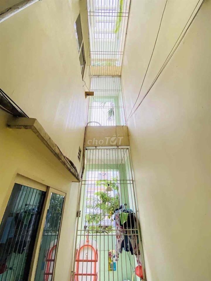 Quận 10 Không Thiếu Nhà. Một Căn Ngang Gần 6m, Ô Tô Vào Nhà