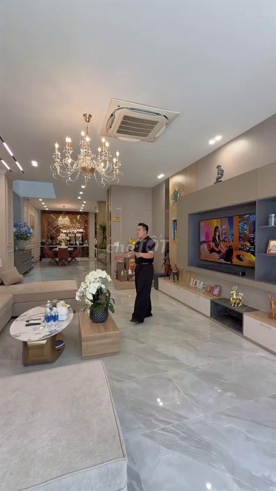 Bán nhà Quận 5 ngang khủng diện tích lớn giá 45 tỷ chính chủ