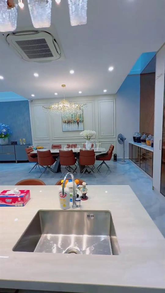 Bán nhà Quận 5 ngang khủng diện tích lớn giá 45 tỷ chính chủ