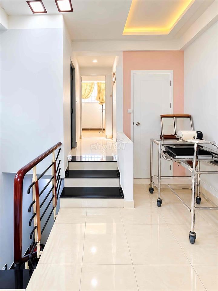 Bán nhà Bình Thạnh 45m2 5 Tầng Hẻm xe hơi thông thoáng