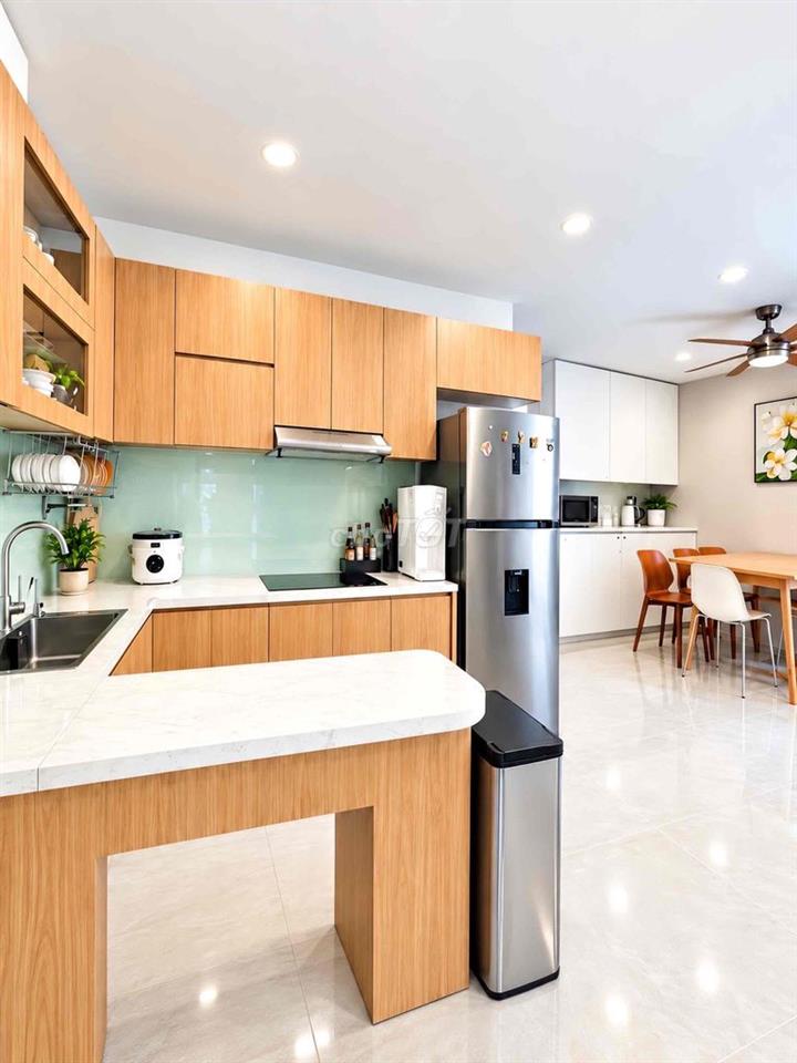 Bán nhà sân vườn 100m2 CN ngang 8m 2 Tầng khuông đất đẹp