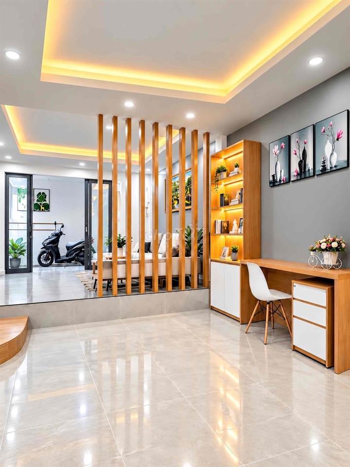 Bán nhà sân vườn 100m2 CN ngang 8m 2 Tầng khuông đất đẹp