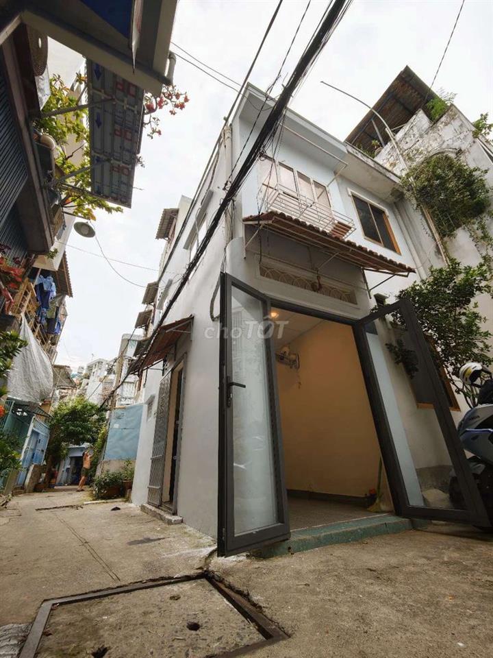 HUỲNH VĂN BÁNH, HXH THÔNG, SÂN TRƯỚC NHÀ THÊNH THANG, HOÀN CÔNG ĐỦ