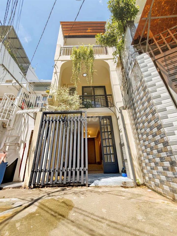 NGÃ 4 PHÚ NHUẬN, SD 108M2, 3T BTCT, SÂN ĐỂ XE SIÊU RỘNG