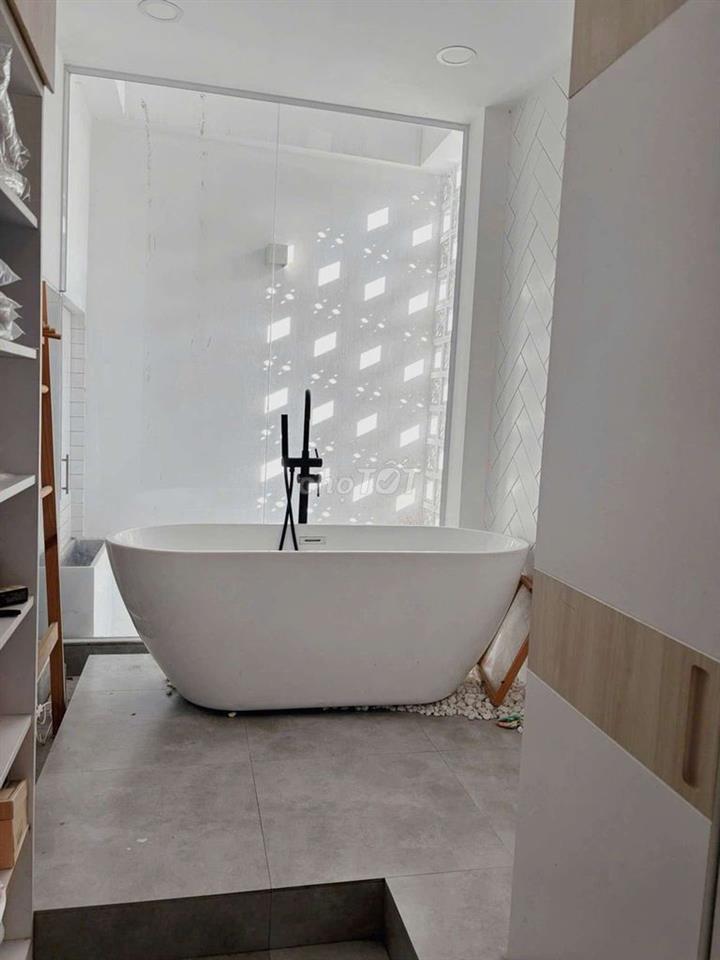 NGUYỄN KIỆM, GV, 43M2 ĐẤT, 5 TẦNG BTCT, SD 137M2