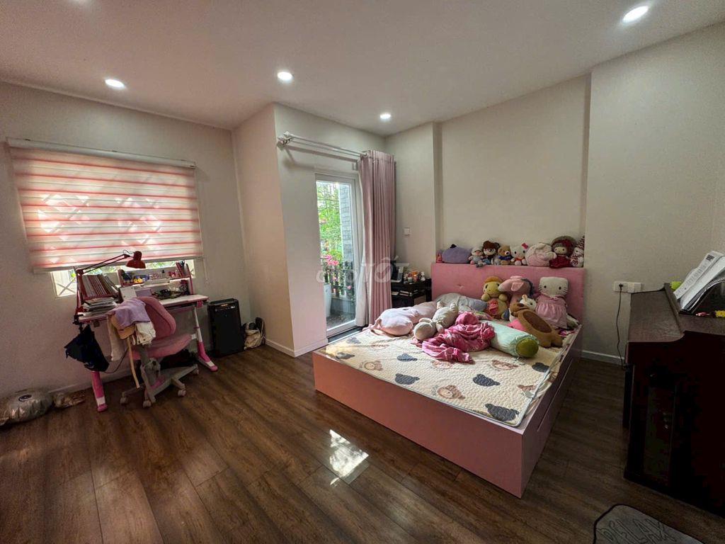 BÁN NHÀ 1 TRỆT 2 LẦU SÂN THƯỢNG TRƯỚC SAU, 70M2, 4PN- KDC BÌNH HÒA