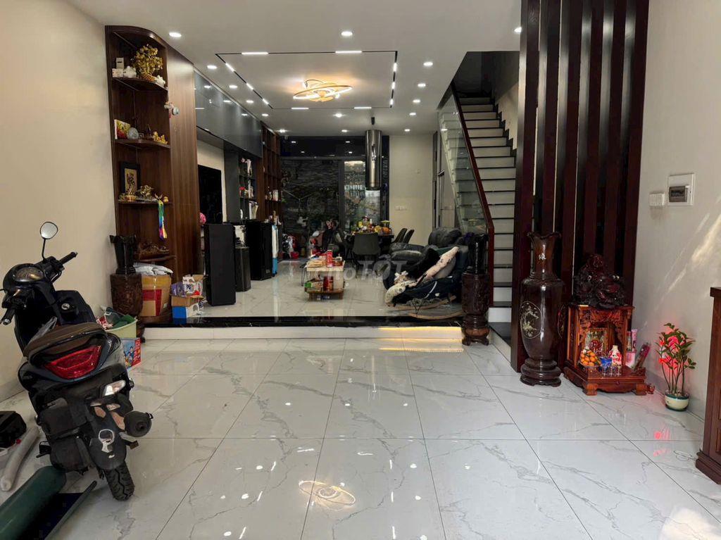 BÁN NHÀ 1 TRỆT 2 LẦU SÂN THƯỢNG TRƯỚC SAU, 70M2, 4PN- KDC BÌNH HÒA