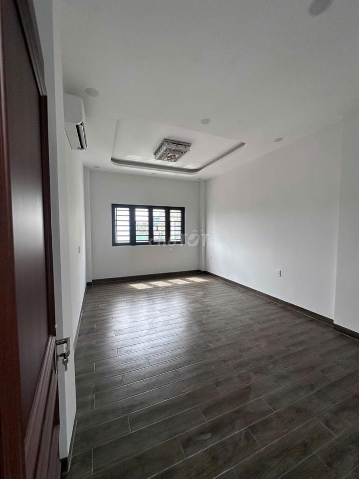 BÁN NHÀ 1 TRỆT 2 LẦU SÂN THƯỢNG MỚI 100%, 80M2, 4PN, NỘI THẤT HẺM 6M