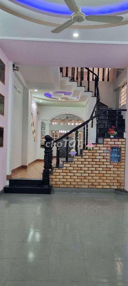 Bán nhà 1 trệt 3 lầu, 77m2, 6pn- 3 mặt thoáng- tại Linh Chiểu,Thủ Đức 