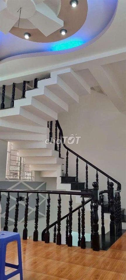 Bán nhà 1 trệt 3 lầu, 77m2, 6pn- 3 mặt thoáng- tại Linh Chiểu,Thủ Đức 