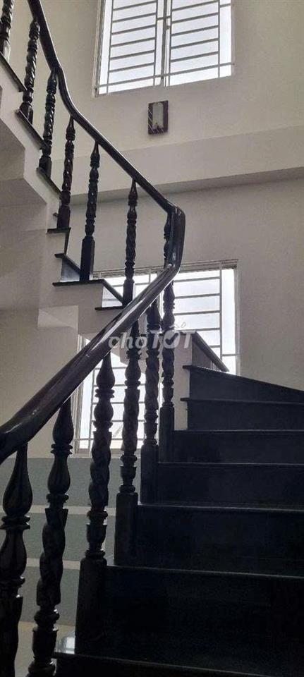 Bán nhà 1 trệt 3 lầu, 77m2, 6pn- 3 mặt thoáng- tại Linh Chiểu,Thủ Đức 