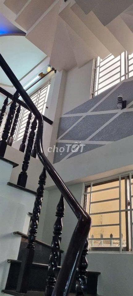 Bán nhà 1 trệt 3 lầu, 77m2, 6pn- 3 mặt thoáng- tại Linh Chiểu,Thủ Đức 