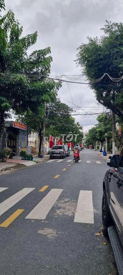 Bán nhà 1 trệt 3 lầu, 77m2, 6pn- 3 mặt thoáng- tại Linh Chiểu,Thủ Đức 