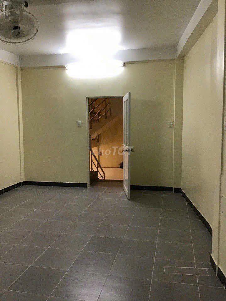 CHO THUÊ NHÀ 1 TRỆT 3LẦU GẦN NGÃ TƯ 3/2 LÊ HỒNG PHONG, P.10, Q.10, HCM