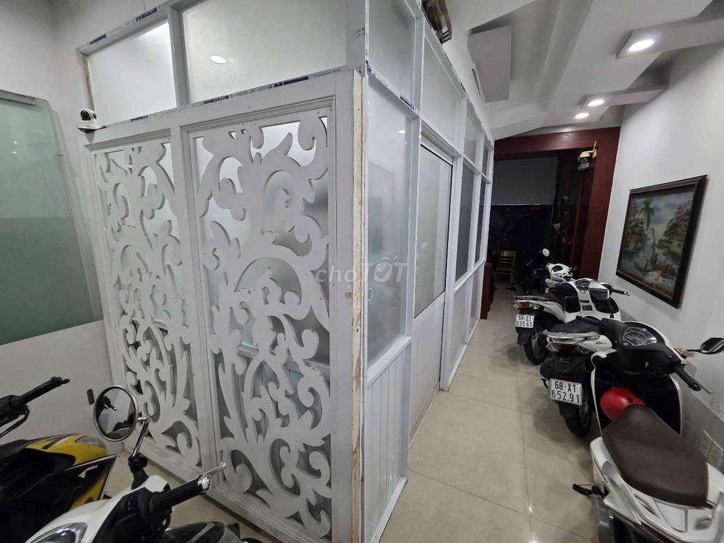 Cho thuê phòng trọ giá rẻ có máy lạnh 2,5 triệu / tháng 