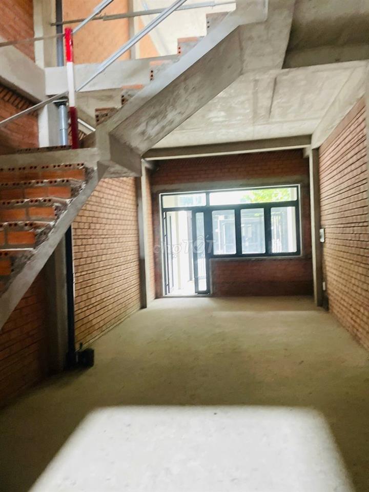 Chính chủ cho thuê nhà liền kề Bcons Uni Valley, chỉ 15tr, 267m2, thô