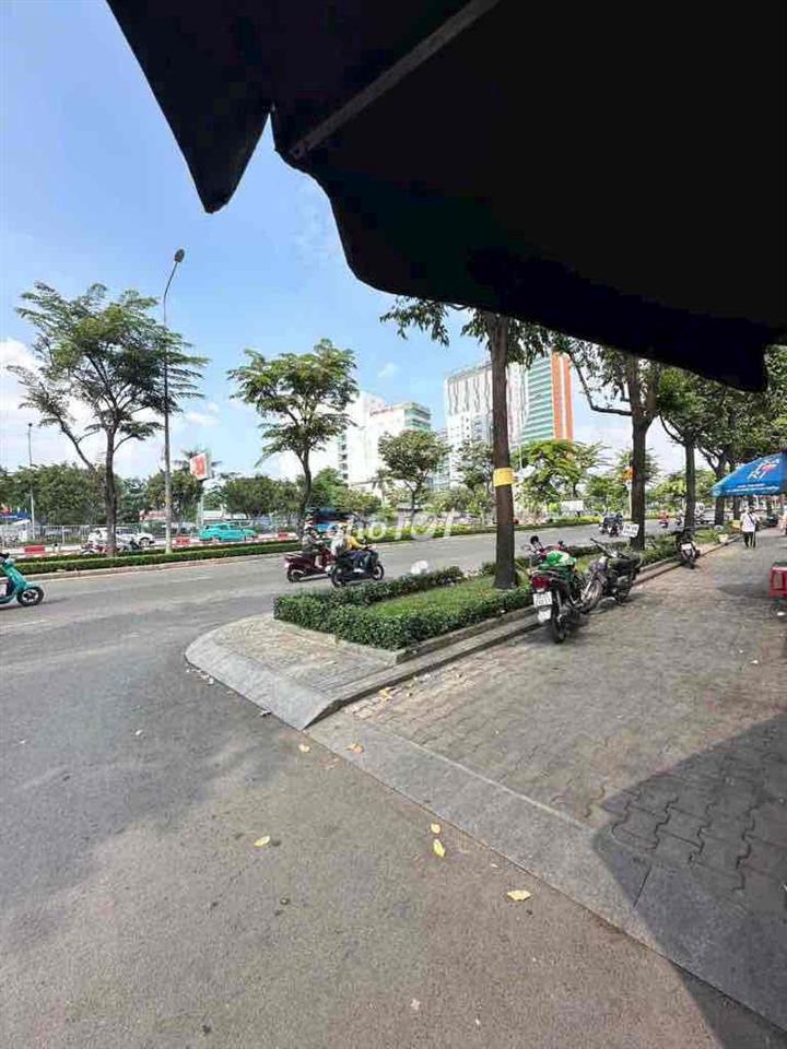 KẸT TIỀN BÁN GẤP NHÀ CĂN GÓC ĐIỆN BIÊN PHỦ