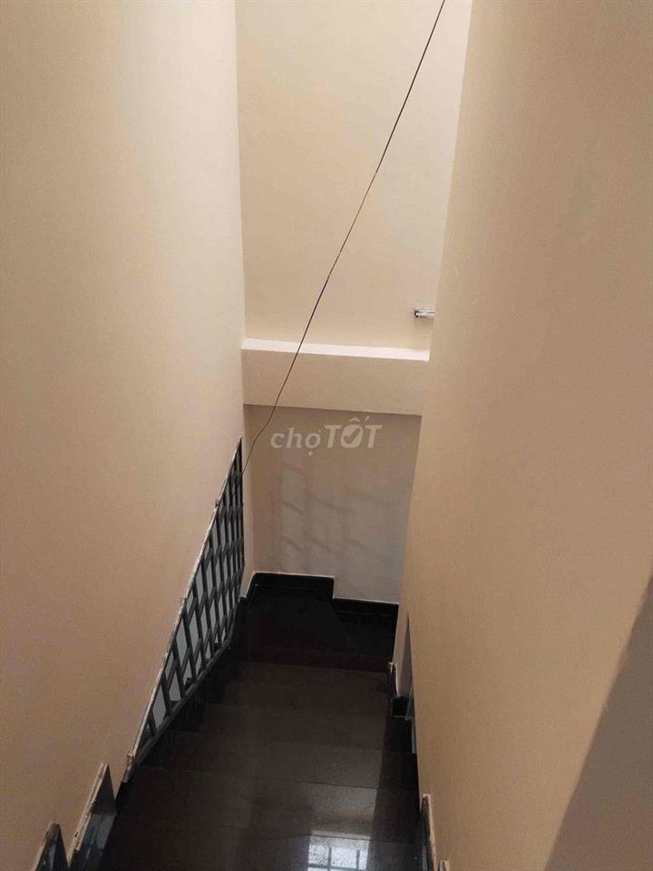 CHO THUÊ NHÀ NỘI THẤT CƠ BẢN GIÁ 10,5TR TL