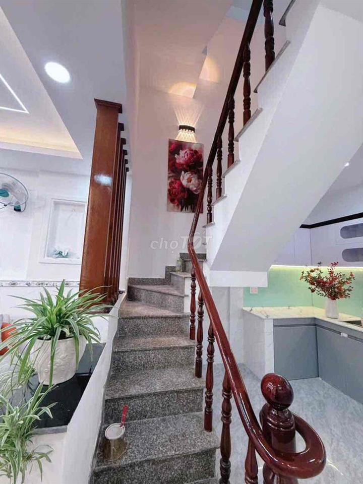 CHÍNH CHỦ CẦN BÁN NHÀ ĐẸP 3 LẦU 4PN ĐÚC CỨNG CÁP