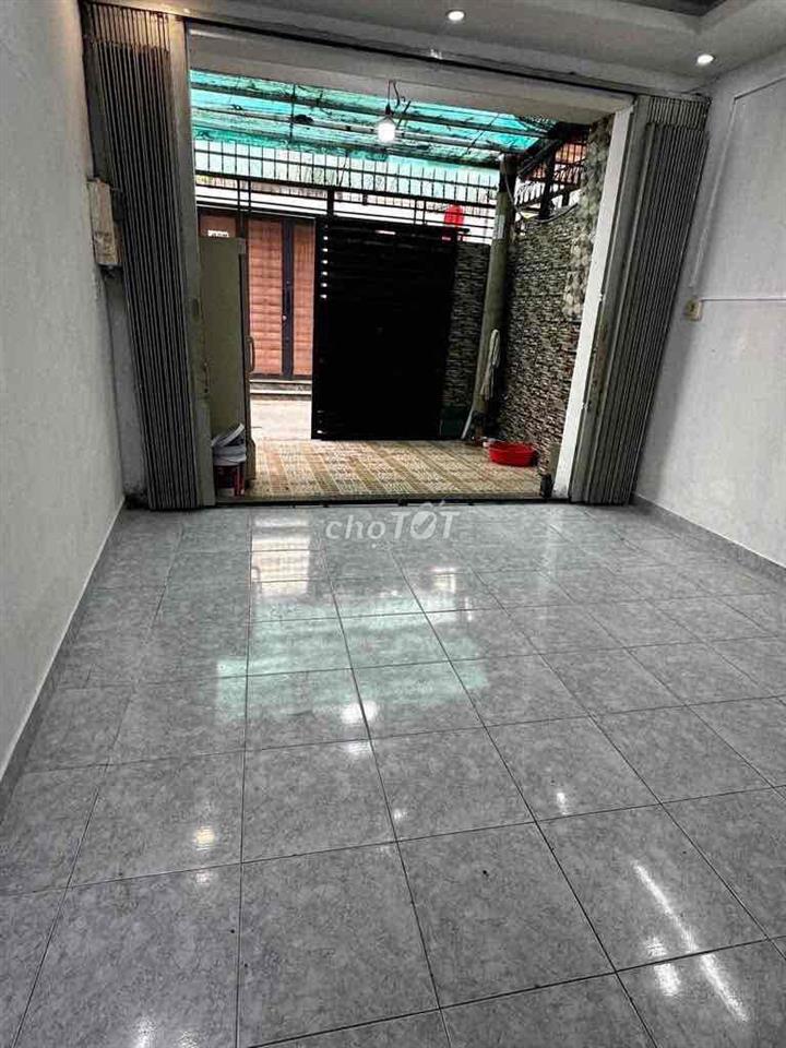 CHO THUÊ NHÀ VỊ TRÍ THUẬN LỢI 4x11 GIÁ 12TR TL