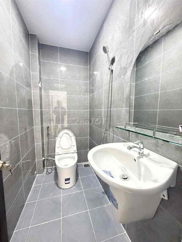 CHỊ GỞI BÁN VÌ KẸT TIỀN NHÀ MỚI 100% 4,5x14 3PN2WC