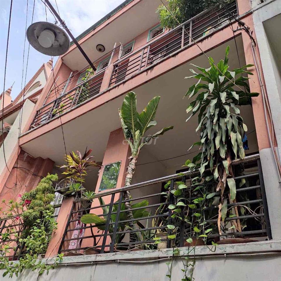 Bán nhà hẻm xe hơi cách nguyễn xí 50m