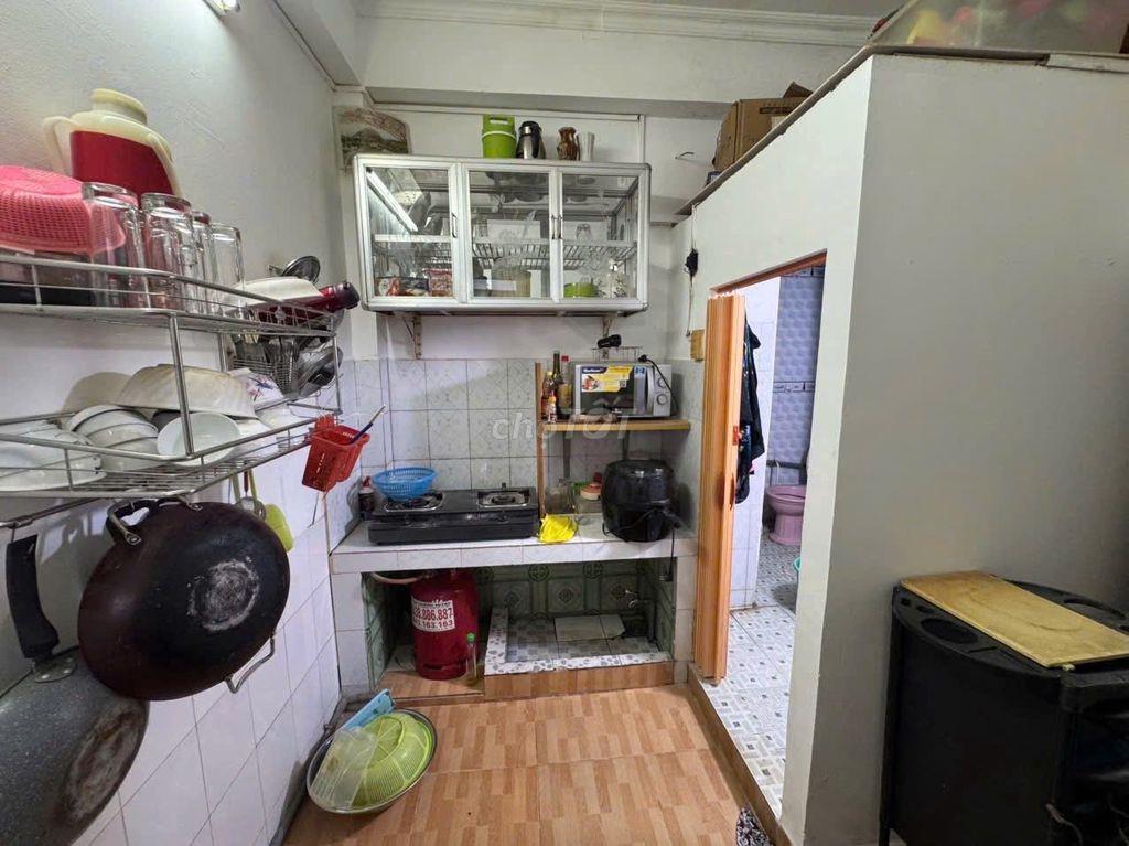 chính chủ bán nhà sát chợ bà chiểu, 2 phút qua quân 1. khu an ninh. 