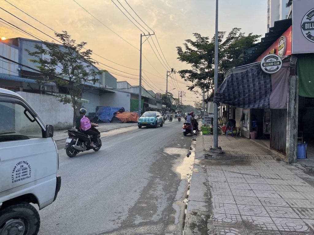 bán nhà hẻm 8m. sát đường nguyễn thị tú. sát ql 1A. thuận tiện đi lại