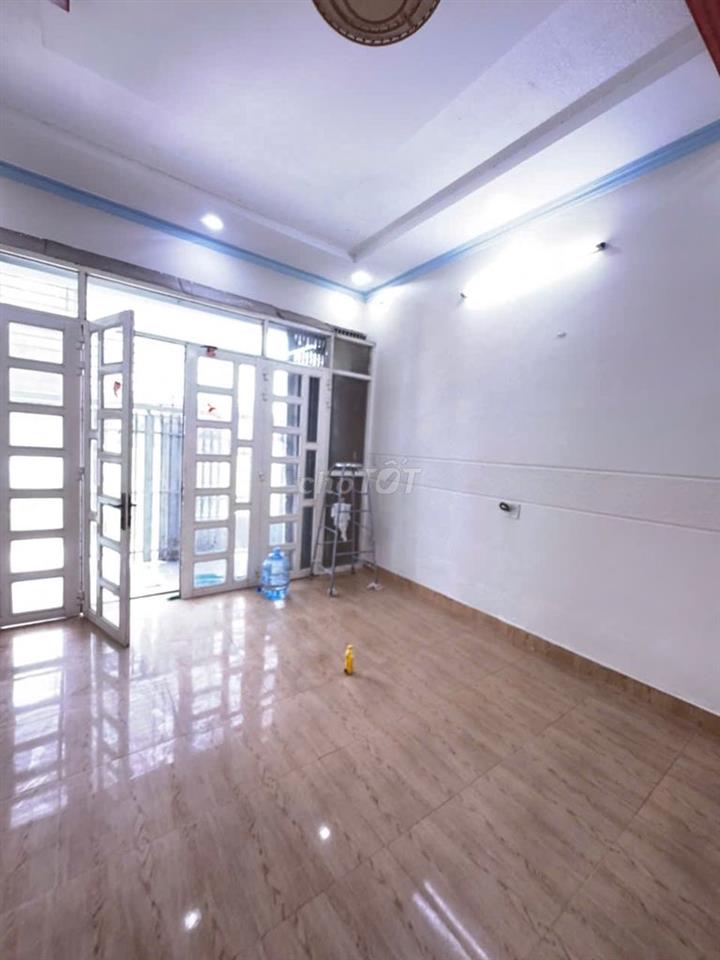 BÁN NHÀ SÁT QL 50. ĐI NGUYỄN VĂN LINH 20 PHÚT. NHÀ MỚI VÀO Ở LIỀN.