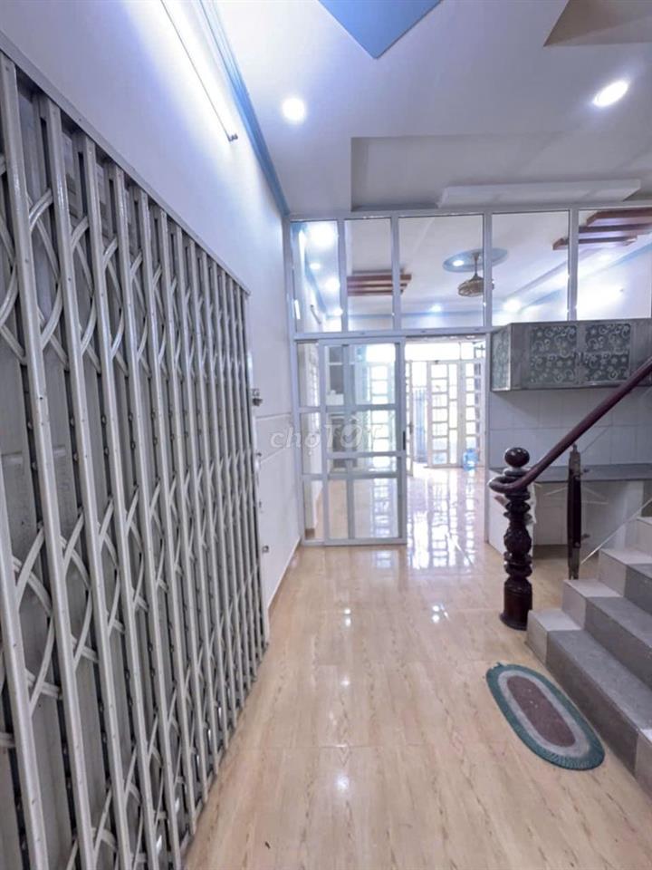 BÁN NHÀ SÁT QL 50. ĐI NGUYỄN VĂN LINH 20 PHÚT. NHÀ MỚI VÀO Ở LIỀN.