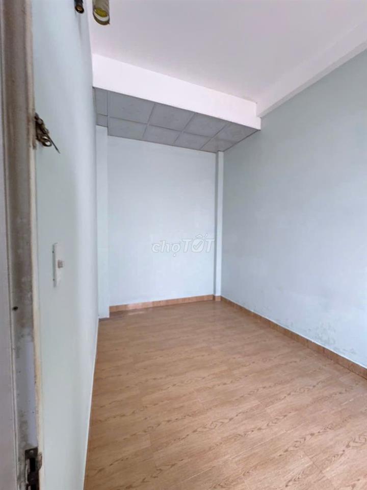 BÁN NHÀ SÁT QL 50. ĐI NGUYỄN VĂN LINH 20 PHÚT. NHÀ MỚI VÀO Ở LIỀN.