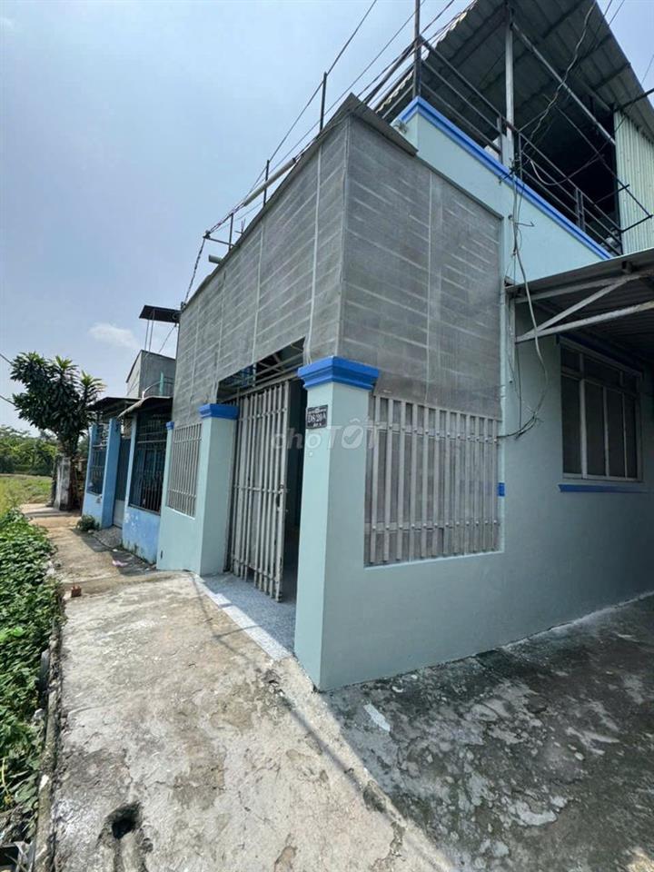 BÁN NHÀ SÁT QL 50. ĐI NGUYỄN VĂN LINH 20 PHÚT. NHÀ MỚI VÀO Ở LIỀN.