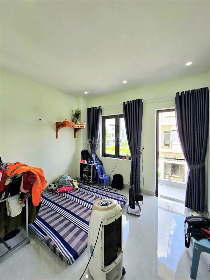NHÀ PHỐ GẦN ĐH LUẬT Q9, 52M² – 3 TẦNG – ĐƯỜNG Ô TÔ 10M 