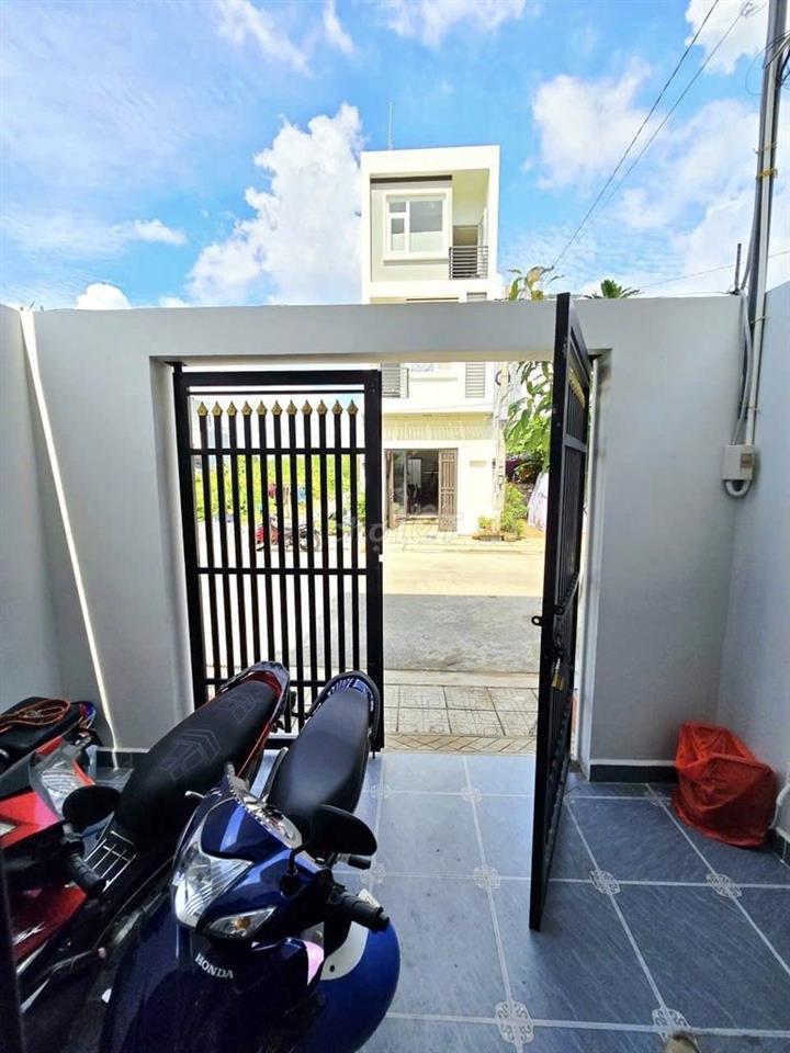 NHÀ PHỐ GẦN ĐH LUẬT Q9, 52M² – 3 TẦNG – ĐƯỜNG Ô TÔ 10M 