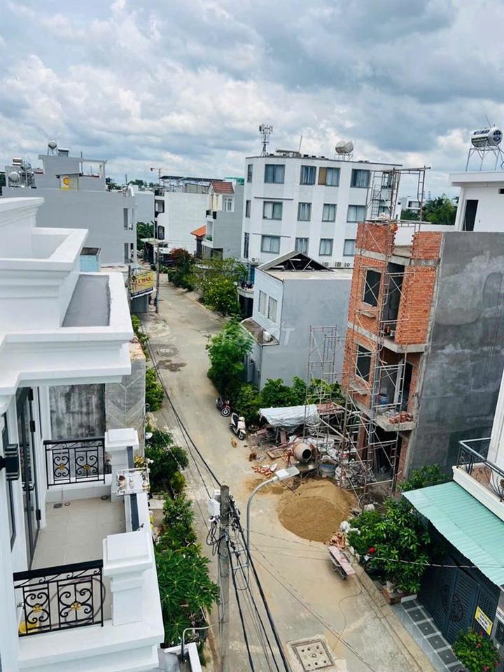 🏡 Bán Nhà Ngay Chợ Long Trường • 4 Tầng • 4 PN • DTSD: 272m².