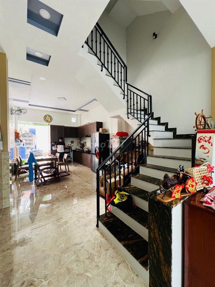 🏡 Bán Nhà Ngay Chợ Long Trường • 4 Tầng • 4 PN • DTSD: 272m².