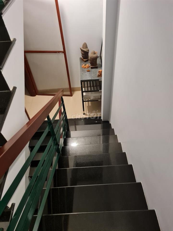 Ngay cổng ĐH Văn Lang - nhà 64m2 (4x16m) Đặng Thùy Trâm-Giá 11.5 tỷ TL