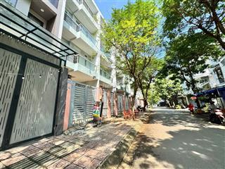 Bán CHDV,sát cổng ĐH Văn Lang, DT 5x20m, Hầm 5 tầng, Thu nhập cao