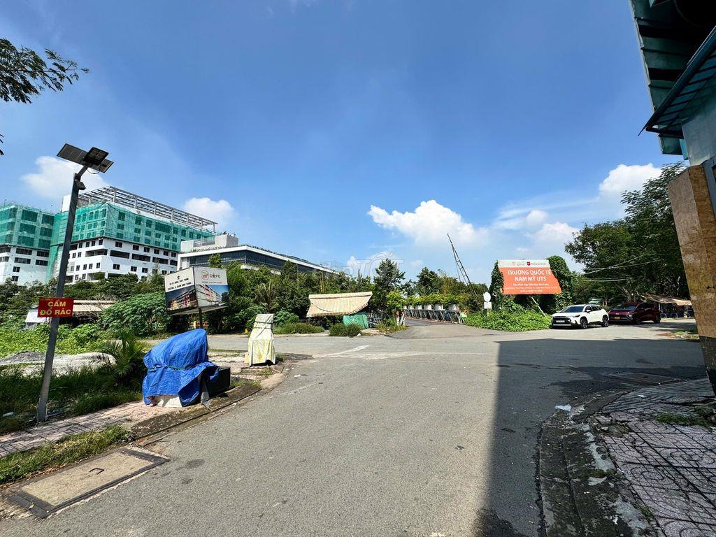 Bán CHDV,sát cổng ĐH Văn Lang, DT 5x20m, Hầm 5 tầng, Thu nhập cao